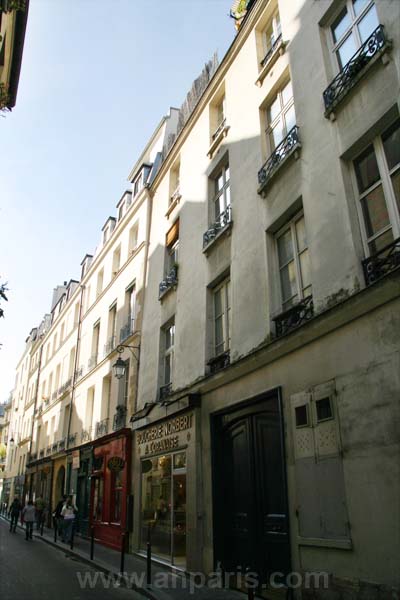 Ah Paris vacation apartment 201 - immeuble